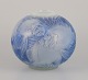 L'Art 
præsenterer: 
René 
Lalique 
(1860-1945). 
Stor, sjælden 
og tidlig 
”Poissons” 
kunstglasvase i 
blåt glas.