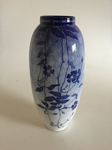 Royal Copenhagen Unika Vase af Richard Bøcher fra April 1912 No 10957