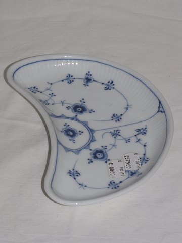 Blue Fluted Plain
Half moon dish
Royal Copenhagen