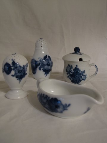 Blue Flower
Shakers, mustard & Butter Boat
Royal Copenhagen