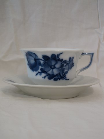 Blue Flower Angular
Coffee cup
Royal Copenhagen