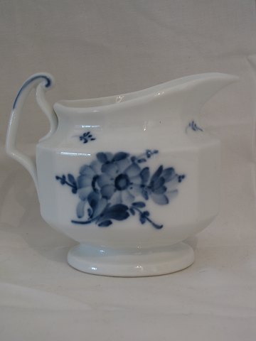 Blue Flower Angular
Creamer
Royal Copenhagen