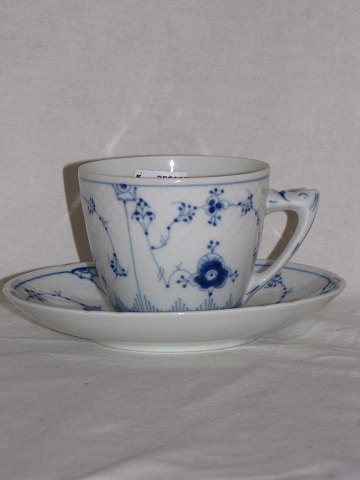 Blau gestrichene
Kaffee-Tasse
B & G