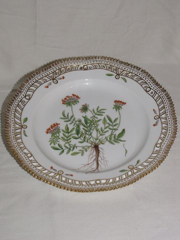 Flora Danica
Plate w. open-work border
Royal Copenhagen