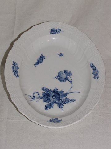 Blue Flower Curved 
Oval dish
Royal Copenhagen