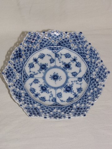 Blue Fluted 
Full Lace 
Plate 
Royal Copenhagen