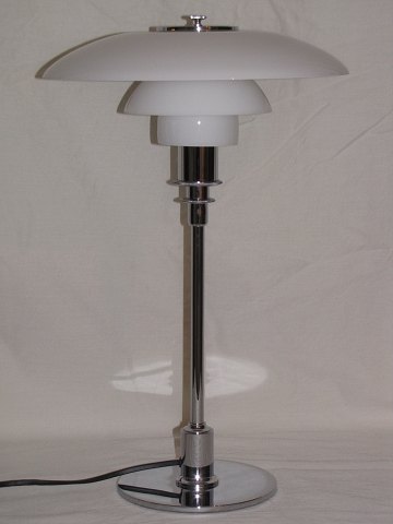 Poul Henningsen
3/2 Table lamp