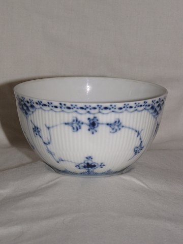 Blue Fluted 
Half Lace
Bowl
Royal Copenhagen