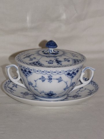 Blue Fluted Half Lace
Bouilloncup
Royal Copenhagen