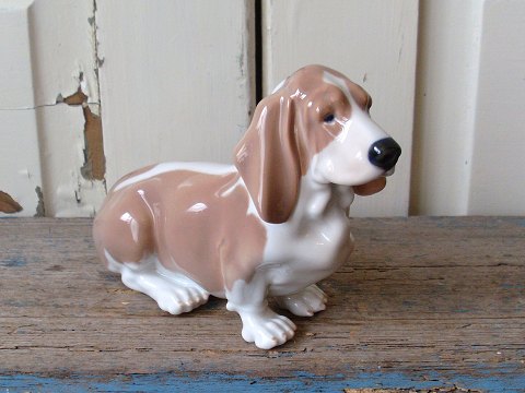 Royal Copenhagen Basset hund no. 356