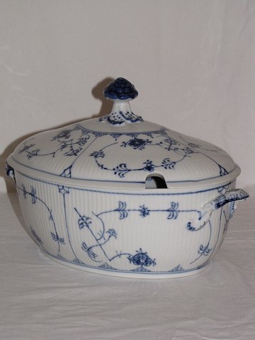 Blue Fluted Plain
Tureen
Royal Copenhagen.