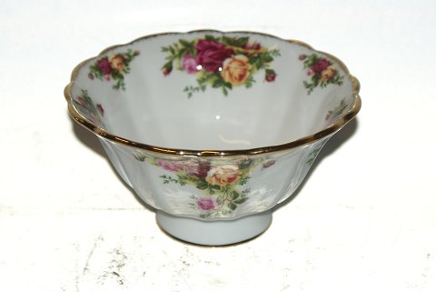 #Landsbyrose, "#Old Country Roses" Bowl on foot
SOLD