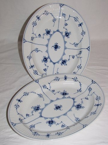 Blue Fluted Plain
Oval tray
Royal Copenhagen