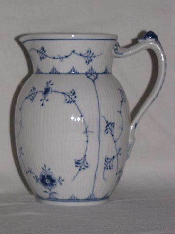 Blue Fluted Plain
Jug
Royal Copenhagen