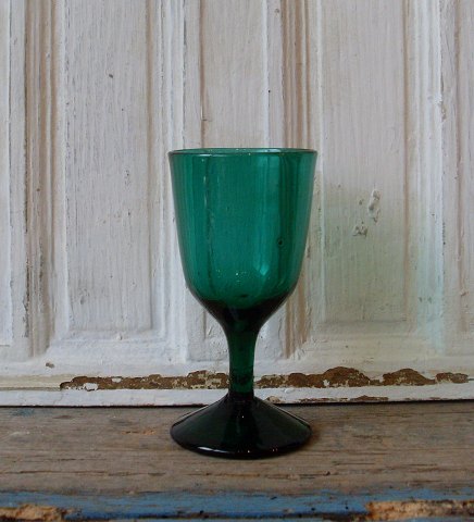 Grønt vinglas 12cm.