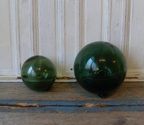 Gamle grønne glas kugler fra fiskenet.