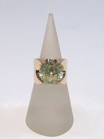 14k guldring m. en stor grøn spinel. Str. 52