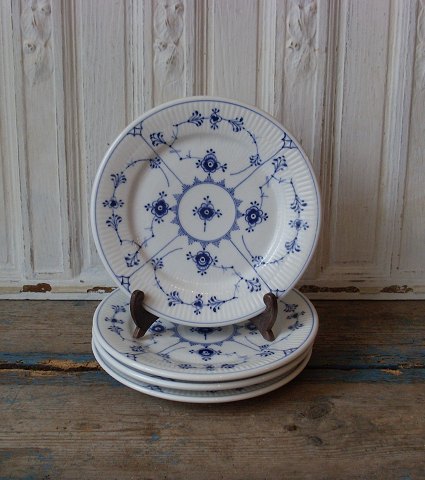 Royal Copenhagen Musselmalet riflet helflad frokosttallerken med tyk kant no. 
330