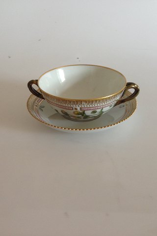 Royal Copenhagen Flora Danica Bouillon Kop med underkop No 3612