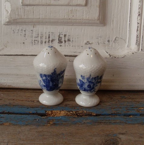 Royal Copenhagen Blue Flower salt & pepper set no. 1706-1876