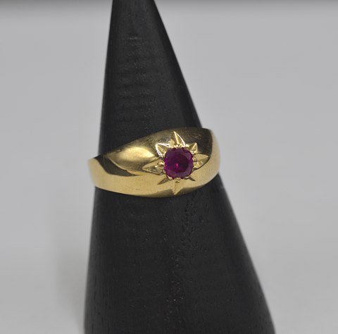 14k guldring m. rubin. Str. 56