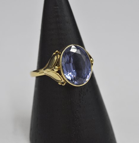 14k guldring m. safir. Str. 58