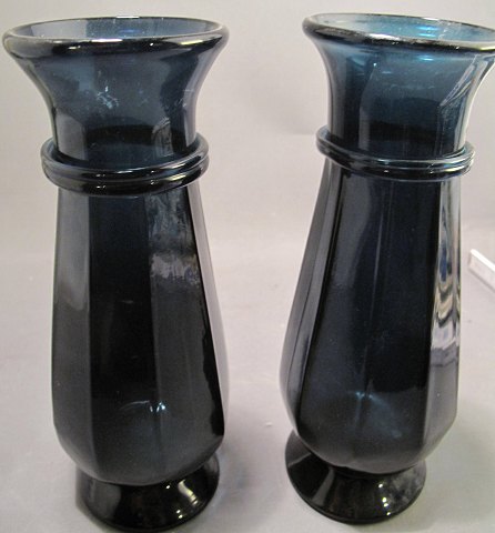 Et par gammel hyacintglas / vaser i mørkeblå