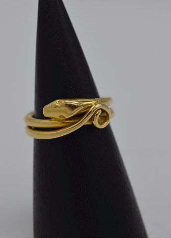 14k guldring med slangemotiv. Str. 57