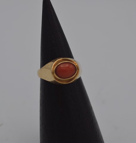 14k guldring m. koral. Str. 54