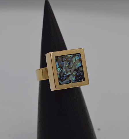 14k guldring m. abeloneskal. Str. 53,5