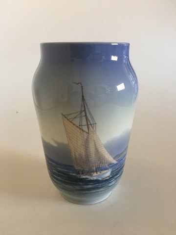 Royal Copenhagen Vase No 2842/3604 med Skibsmotiv