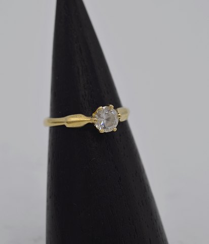 14k guldring m. kvarts. Str. 56