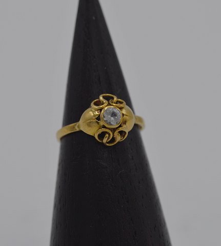 14k guldring m. spinel. Str. 50