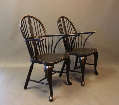 A pair of black painted Windsor armchairs in wood from the 1880s. 
5000m2 showroom.