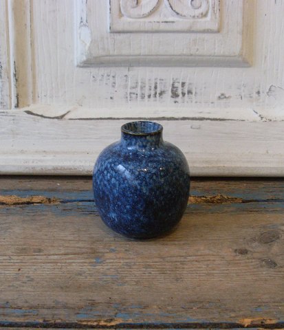 Niels Thorsson for Royal Copenhagen  - miniature vase med skøn blå glasur no. 
21400