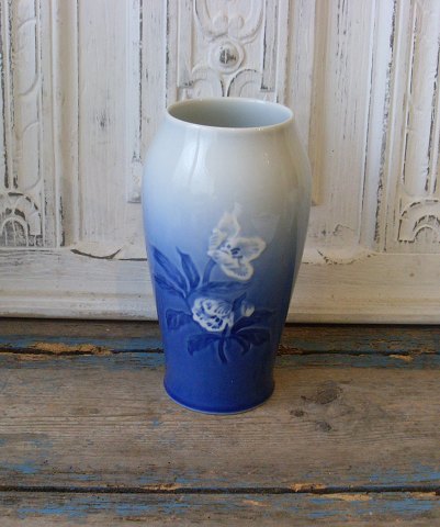 B&G Julerose vase no. 682 21,5 cm.