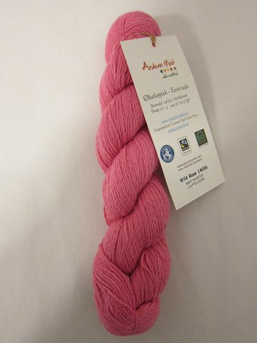 Andean Mist ecological cotton
Andean Mist cotton is an ecological natural product from Peru with certificate.
The colour shown is: Wild Rose, Colourno. 14006
1 ball of cotton containing 50 grams