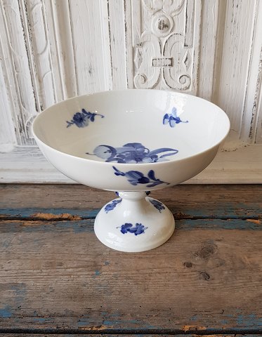 Royal Copenhagen Blue Flower dish no. 8064