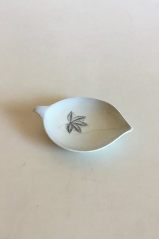 Bing & Grondahl Falling Leaves Little Dish No. 200