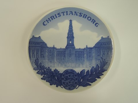Royal Copenhagen
Commemorative Plate
# 250
Christiansborg