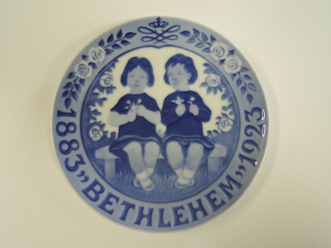 Royal Copenhagen
Commemorative Plate
# 220
Child home Bethlehem