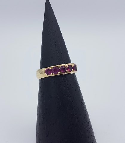 14k guldring m. rubiner. Str. 55,5