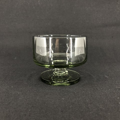 Stub cocktail glass, smoke
