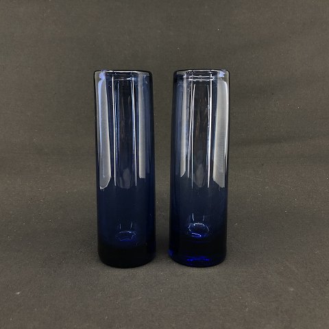Et par safirblå cylinder vaser
