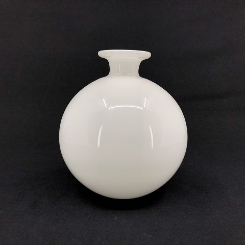 Kuglerund hvid Carnaby vase
