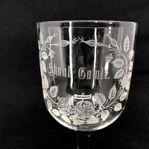 Memorial glass from Kastrup Glass work "Cheers, Old mate"
