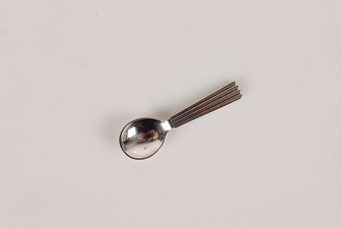 Georg Jensen
Bernadotte
of sterling silver
Saltspoon
L 5,3 cm