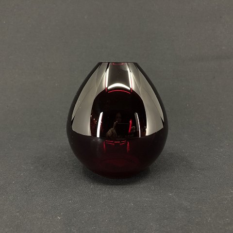Small drop shaped Ruby vase by Per Lütken
