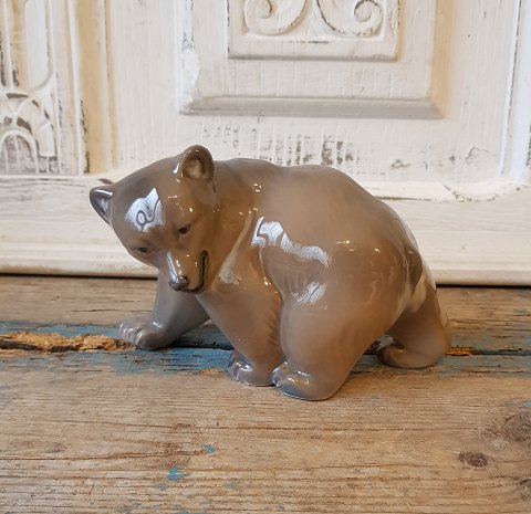 Royal Copenhagen figurine no. 2841 - Walking Bear