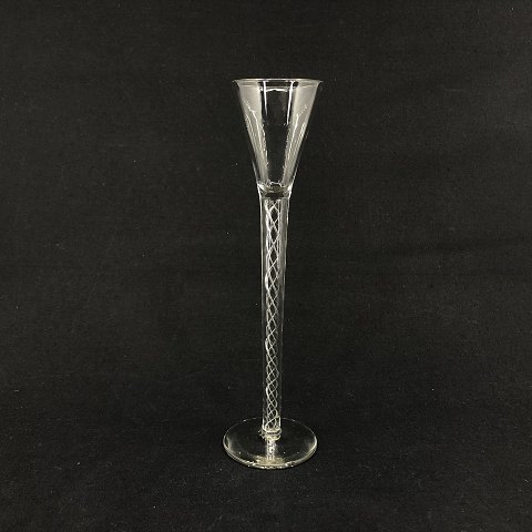 Antik Amager snapseglas på 22 cm med indvendig snoning
